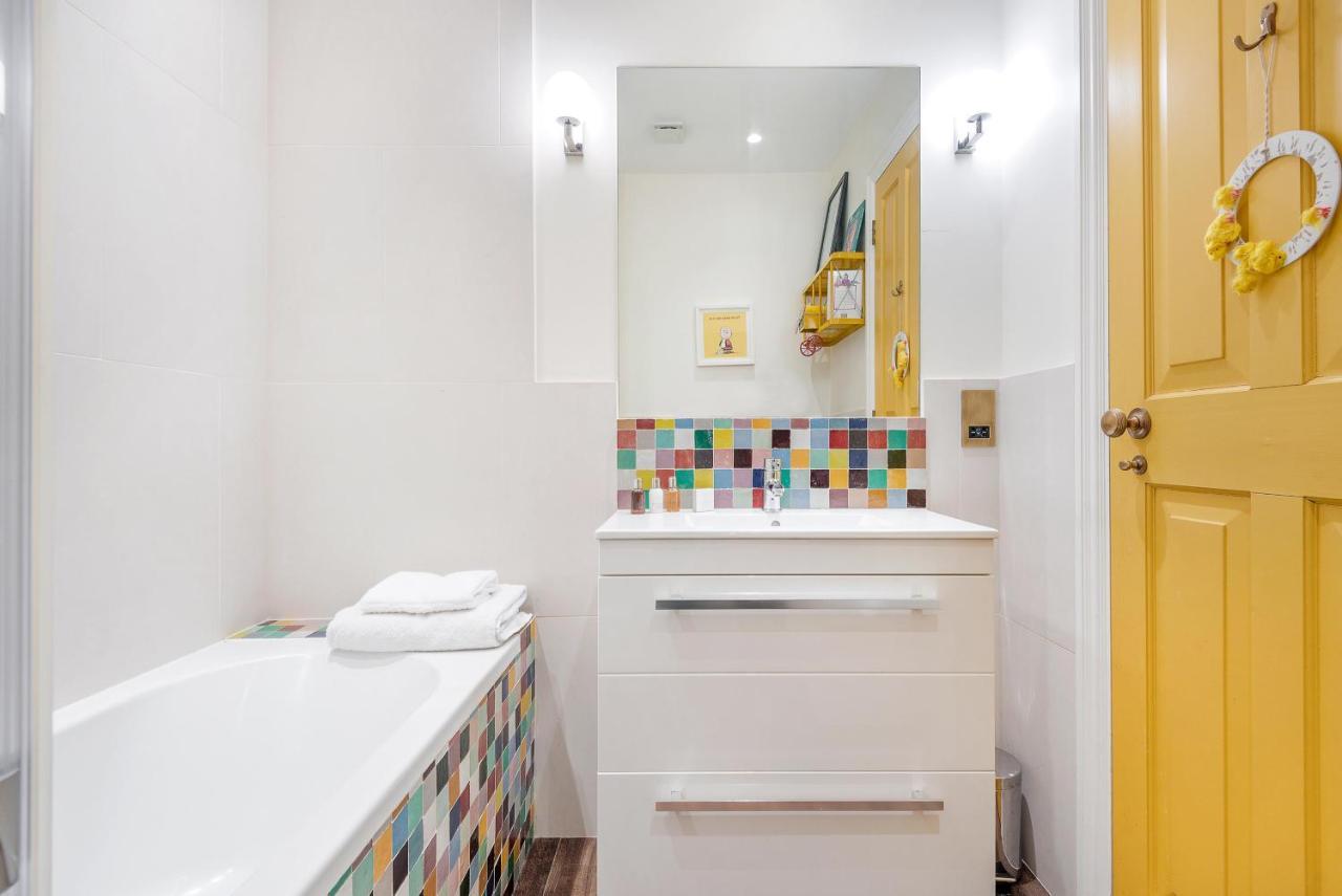Charming Pimlico Home Close To The River Thames By Underthedoormat 런던 외부 사진
